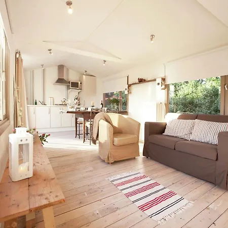 Cozy In With Terrace Ferienhaus